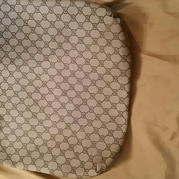 Authentic GUCCI TOTE - Picture 3 of 7